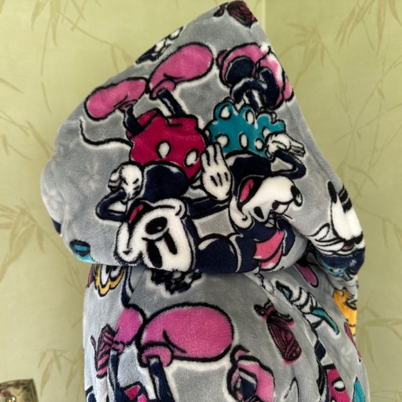 VERA BRADLEY DISNEY HOODED FLEECE ROBE:NWT MICKEY MOUSE FAMILY FUN L/XL - Picture 14 of 15